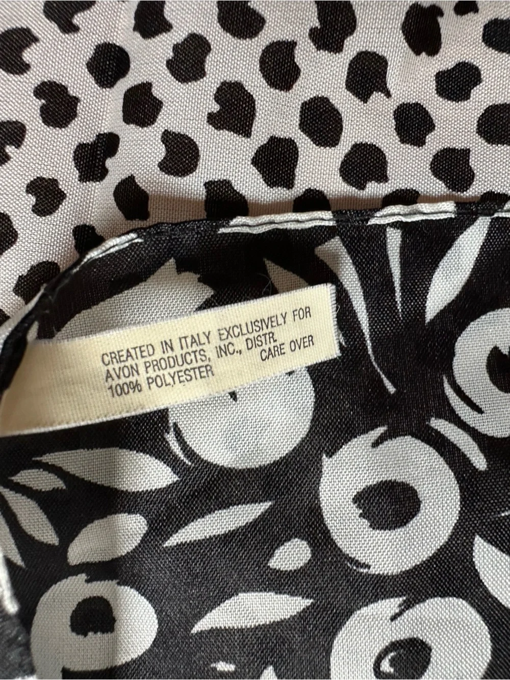 ✨5/$25 Vintage Avon Floral Black and White Scarf